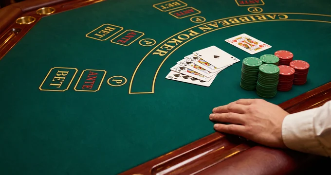 A Caribbean Poker table, the dealer's face-up card against a player's five